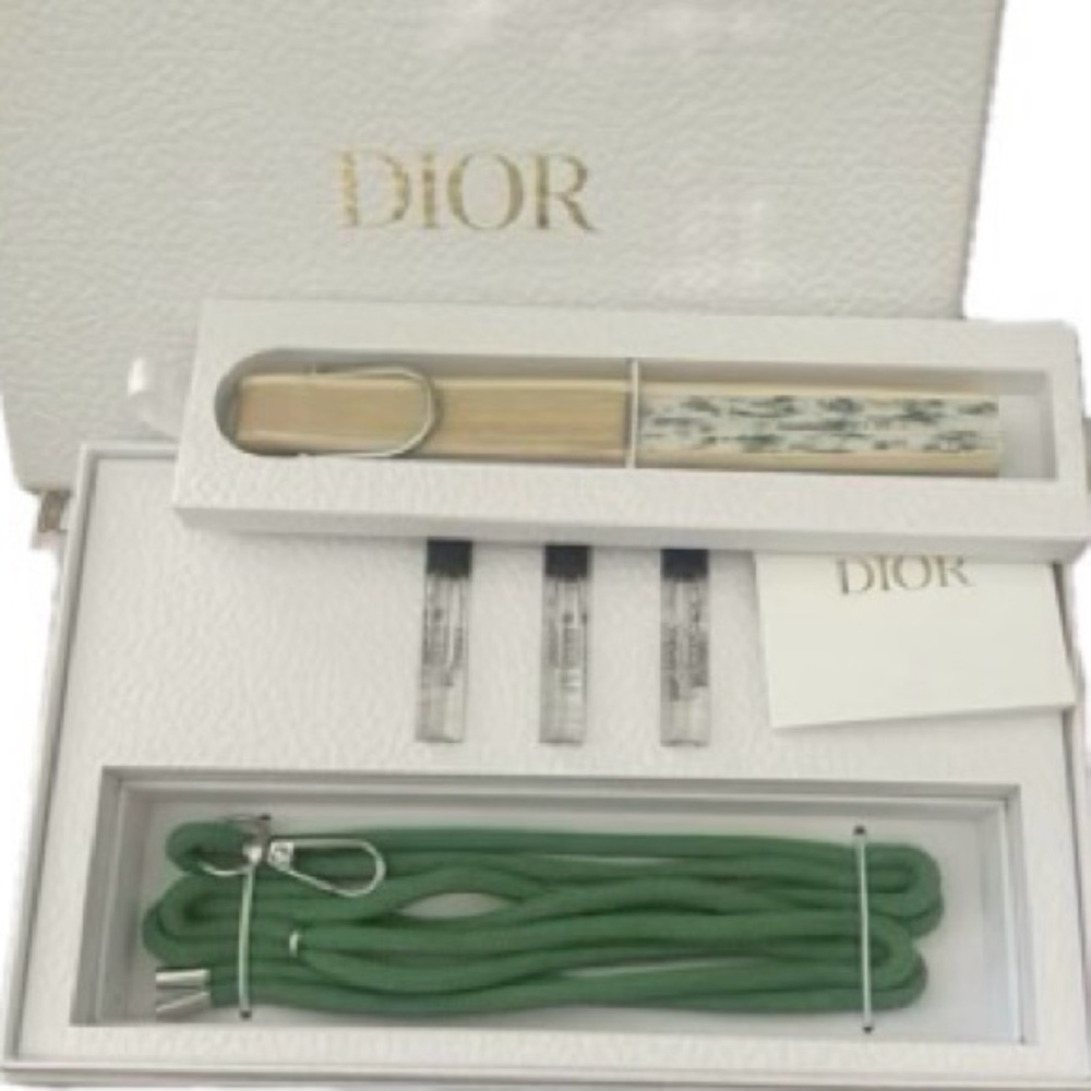 Dior Mini fan and perfume - Picture 3 of 5